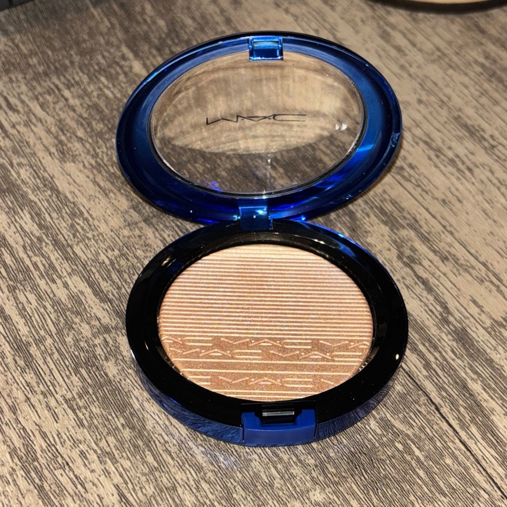MAC Cosmetics - “Oh Darling” Extra Dimension Skin Finish